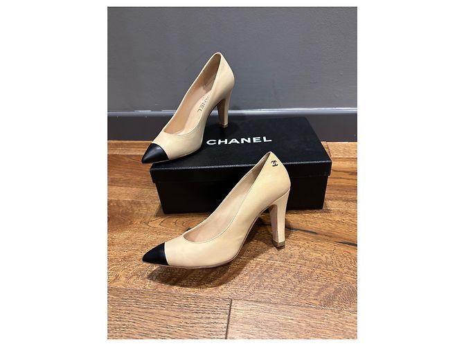 Décolleté Chanel beige in pelle - vista 9