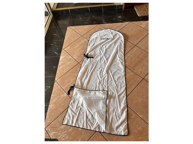 Funda protectora de ropa Chanel de algodón negro y blanco - vista 2