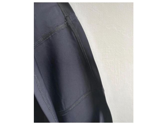 Vestido midi azul marinho Prada com costas nadador e detalhes verdes - vista 2