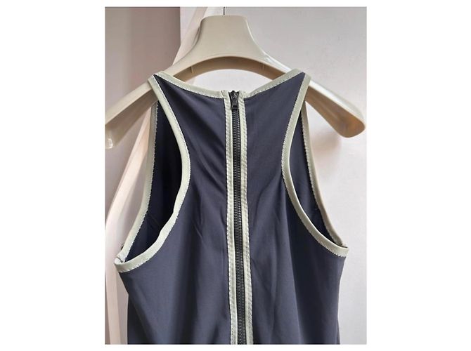 Vestido midi azul marinho Prada com costas nadador e detalhes verdes - vista 4