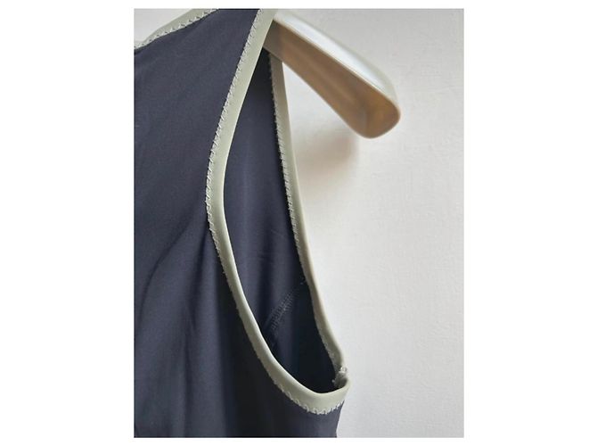 Vestido midi azul marinho Prada com costas nadador e detalhes verdes - vista 5