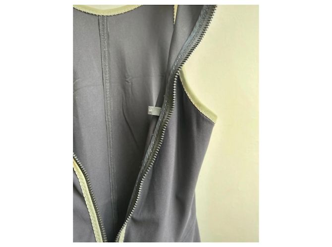 Vestido midi azul marinho Prada com costas nadador e detalhes verdes - vista 9