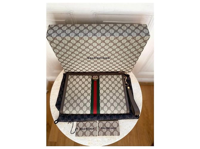 Clutch Gucci x Balenciaga Hackers Project Monogram Marrone - vista 2