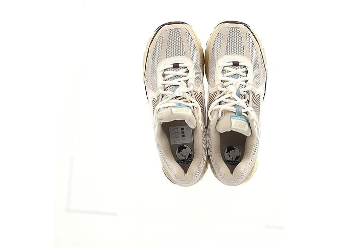 Tênis Nike Zoom Vomero 5 em sintético bege - vista 14