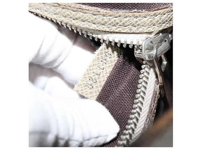 LOUIS VUITTON Borsa a Spalla Taiga Milo Porer M32633 LV Auth bs24258 - vista 12