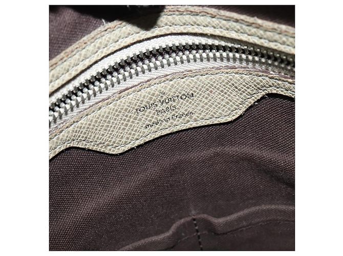 LOUIS VUITTON Borsa a Spalla Taiga Milo Porer M32633 LV Auth bs24258 - vista 18