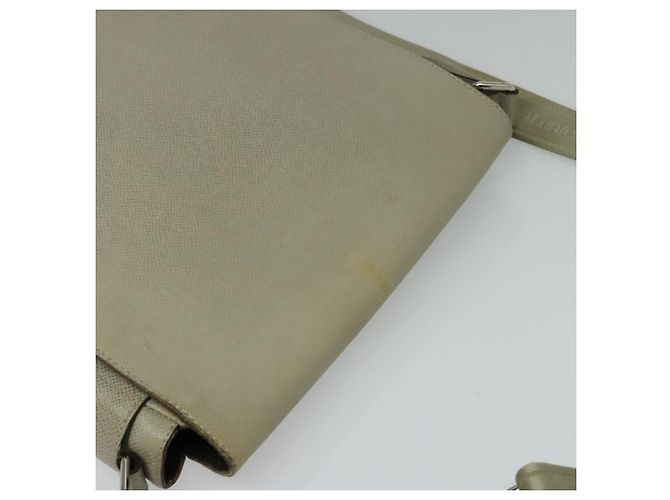 LOUIS VUITTON Borsa a Spalla Taiga Milo Porer M32633 LV Auth bs24258 - vista 6