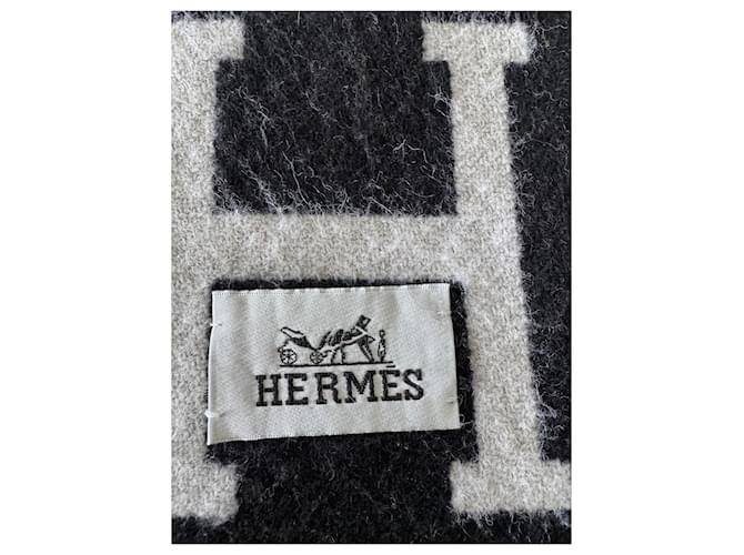 Xale Hermès Preto - vista 4