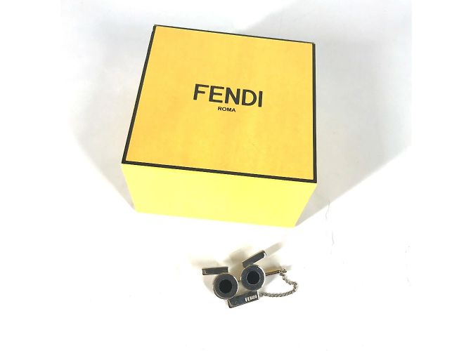 Broche Fendi prata e preta - vista 2