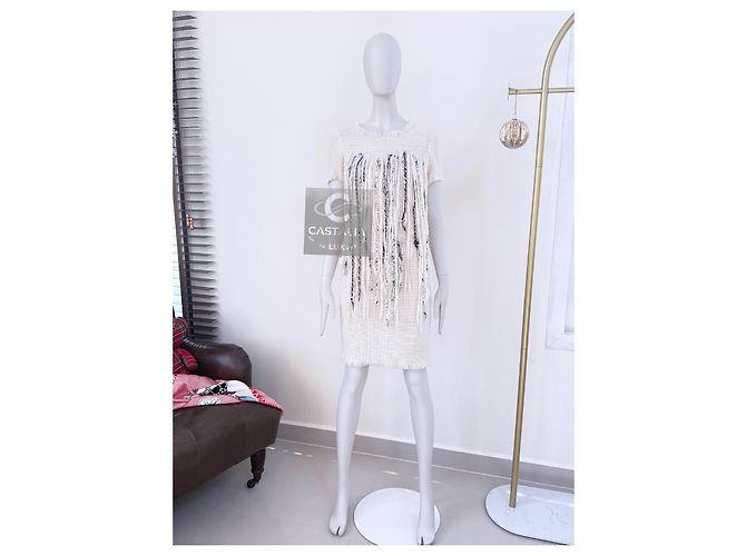 Chanel Ikonisches Fransen-Tweedkleid der Arctic Ice Kollektion Roh - Ansicht 5