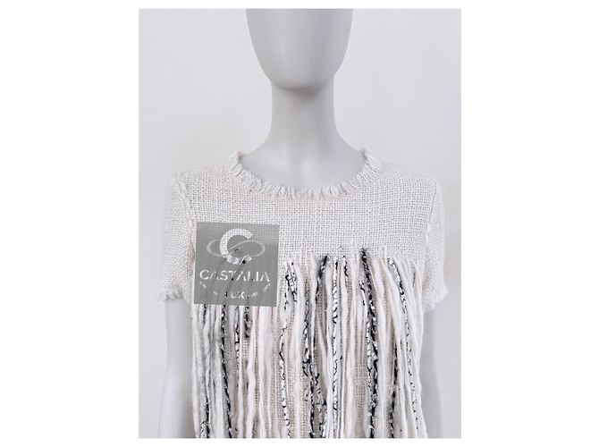 Chanel Ikonisches Fransen-Tweedkleid der Arctic Ice Kollektion Roh - Ansicht 8