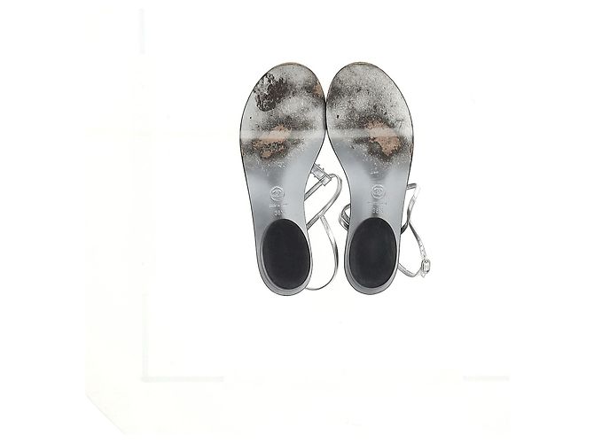 Timeless Sandali T-Strap Chanel in pelle argentata Argento - vista 14