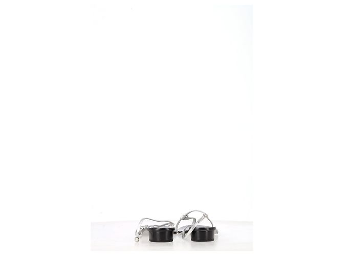 Timeless Sandali T-Strap Chanel in pelle argentata Argento - vista 19
