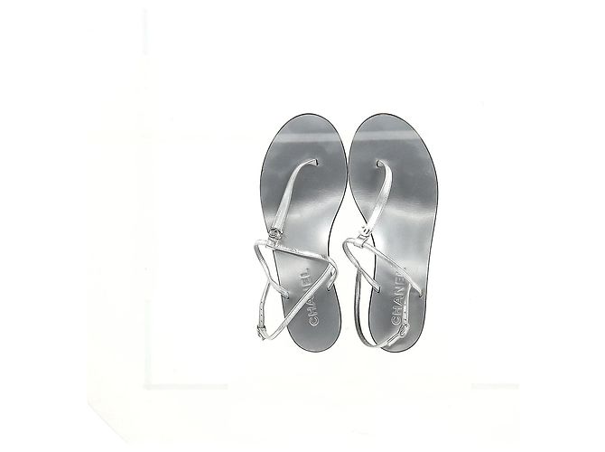 Timeless Sandali T-Strap Chanel in pelle argentata Argento - vista 6