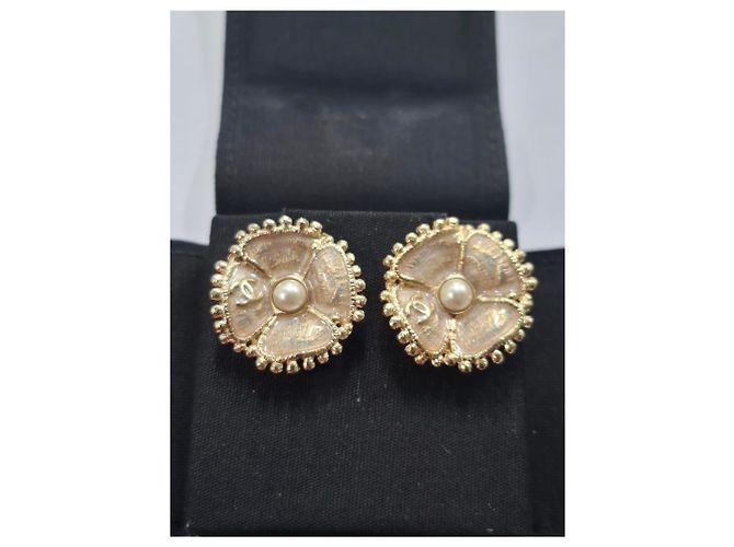 Orecchini Chanel CC Flower in metallo dorato D'oro - vista 7