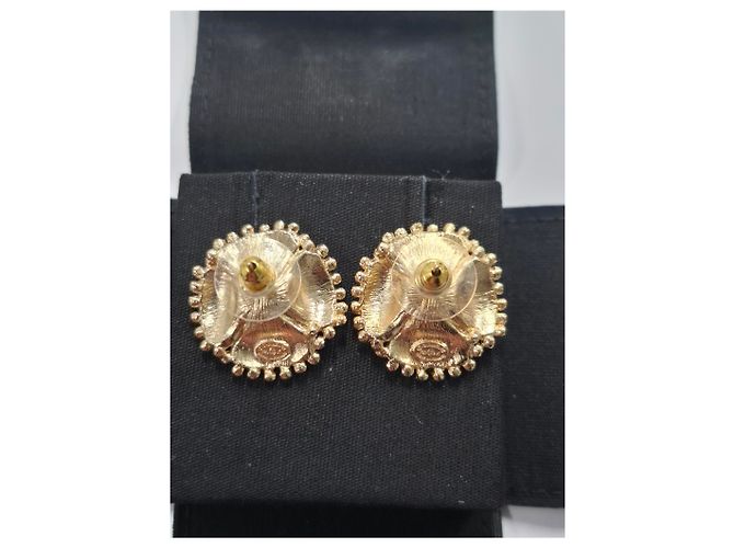Orecchini Chanel CC Flower in metallo dorato D'oro - vista 8