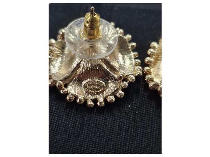 Orecchini Chanel CC Flower in metallo dorato D'oro - vista 9