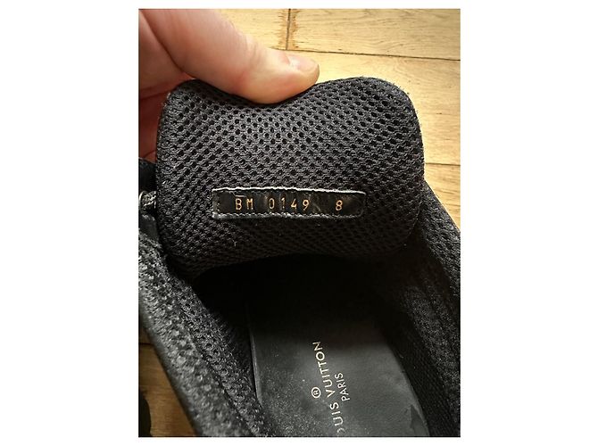 Stivaletti Louis Vuitton Oberkampf nubuck nero Grigio antracite - vista 8