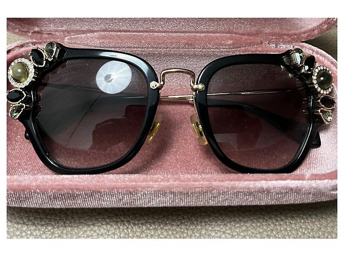 Óculos de sol Miu Miu pretos com bordado de pedras - vista 10
