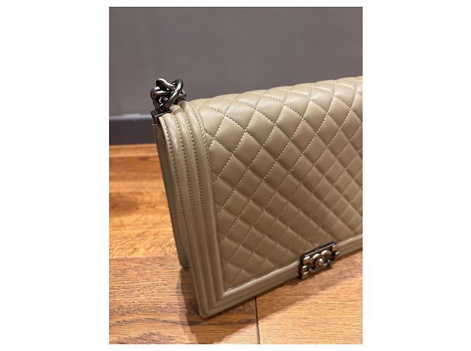 Borsa Chanel Boy in pelle verde oliva Verde chiaro - vista 10