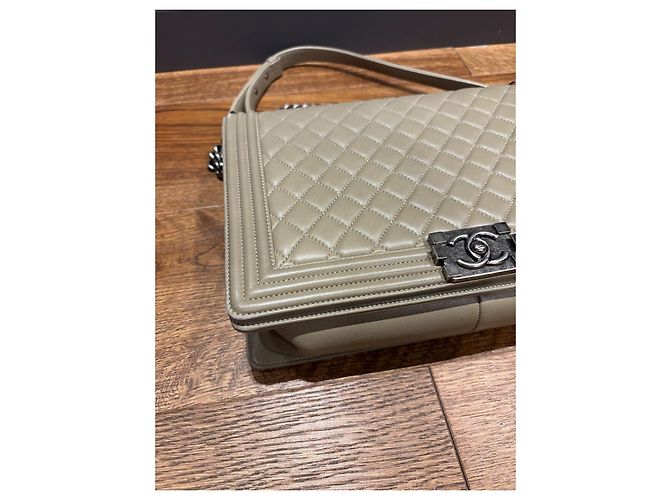 Borsa Chanel Boy in pelle verde oliva Verde chiaro - vista 7