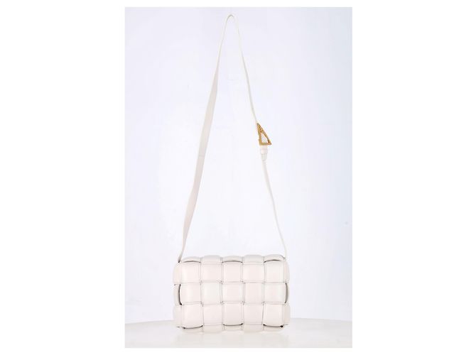 Borsa a Spalla Padded Cassette di Bottega Veneta in Pelle Bianca Bianco Crudo - vista 12