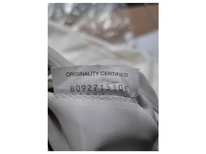 Borsa a Spalla Padded Cassette di Bottega Veneta in Pelle Bianca Bianco Crudo - vista 19