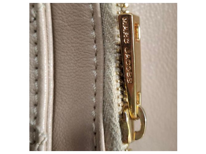 Bolsa de ombro acolchoada Marc Jacobs em couro bege - vista 6