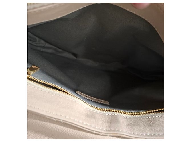Bolsa de ombro acolchoada Marc Jacobs em couro bege - vista 8