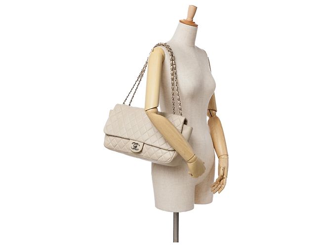 Chanel Brown Jumbo Quilted Lambskin Coco Rain Flap Marrone Beige - vista 11