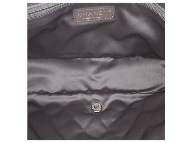 Chanel Brown Jumbo Quilted Lambskin Coco Rain Flap Marrone Beige - vista 4