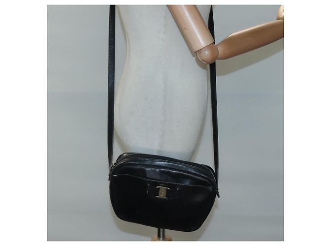 Borsa a Spalla Salvatore Ferragamo in Pelle Nera e Oro Auth BA1137 Nero D'oro - vista 22