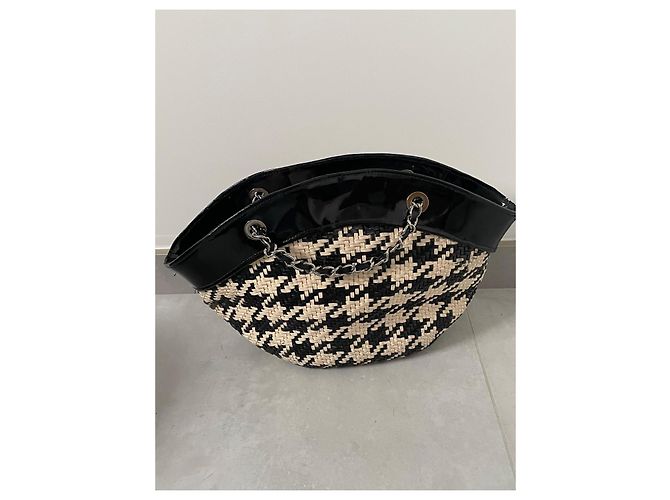 Chanel Handtasche aus schwarzem Lackleder und Stroh Beige - Ansicht 3