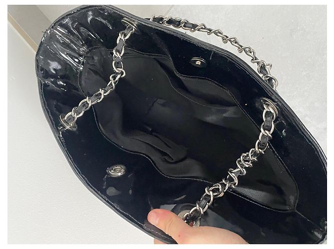 Chanel Handtasche aus schwarzem Lackleder und Stroh Beige - Ansicht 6