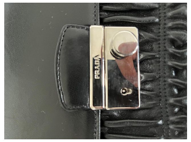 Borsa a spalla in pelle nera Prada Nappa Gaufre Nero - vista 11