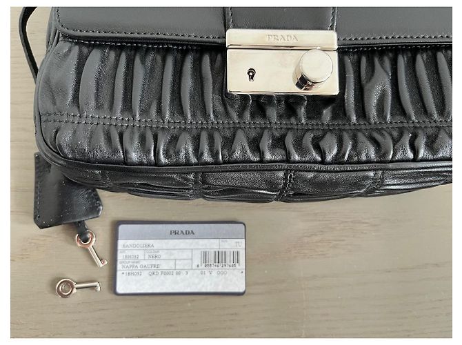 Borsa a spalla in pelle nera Prada Nappa Gaufre Nero - vista 12