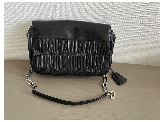 Borsa a spalla in pelle nera Prada Nappa Gaufre Nero - vista 3