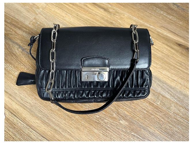 Borsa a spalla in pelle nera Prada Nappa Gaufre Nero - vista 4