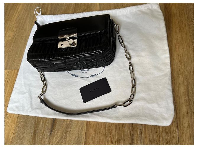 Borsa a spalla in pelle nera Prada Nappa Gaufre Nero - vista 6