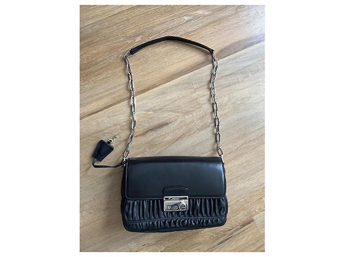 Borsa a spalla in pelle nera Prada Nappa Gaufre Nero - vista 8