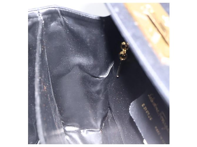 Bolsa de mão em couro preto e dourado Gancini da Salvatore Ferragamo Auth yk17898 - vista 19