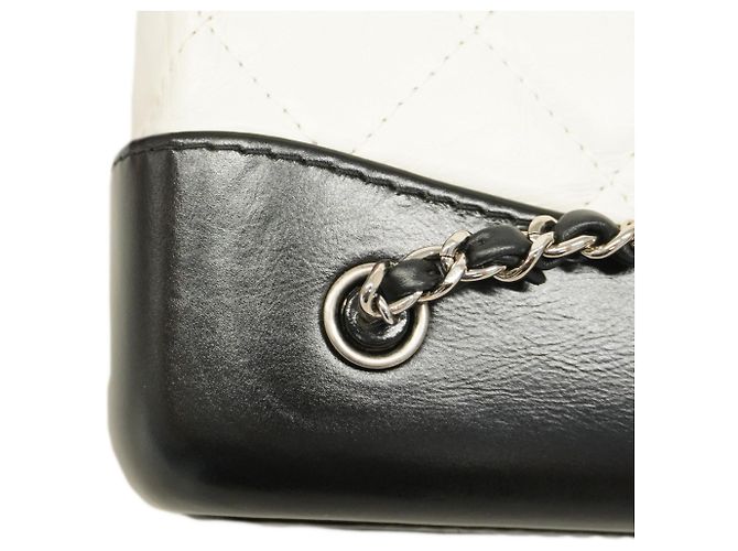 Chanel Matelassé Gabrielle Rindsleder Rucksack Schwarz Weiß - Ansicht 11