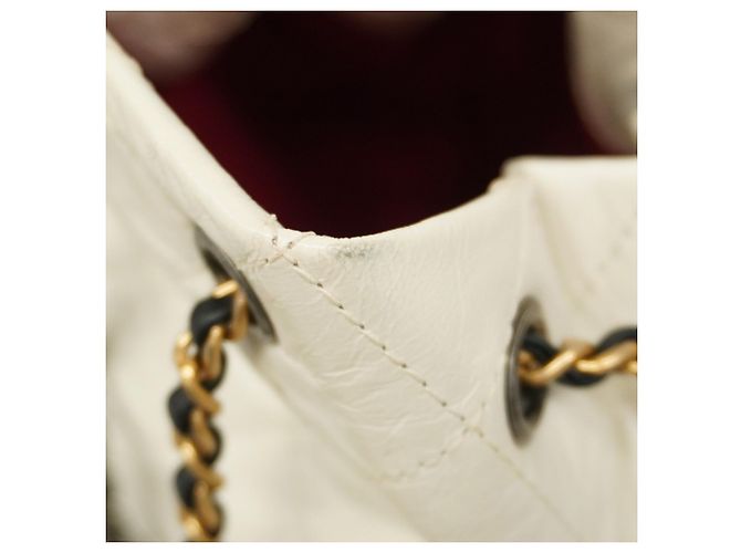 Chanel Matelassé Gabrielle Rindsleder Rucksack Schwarz Weiß - Ansicht 12