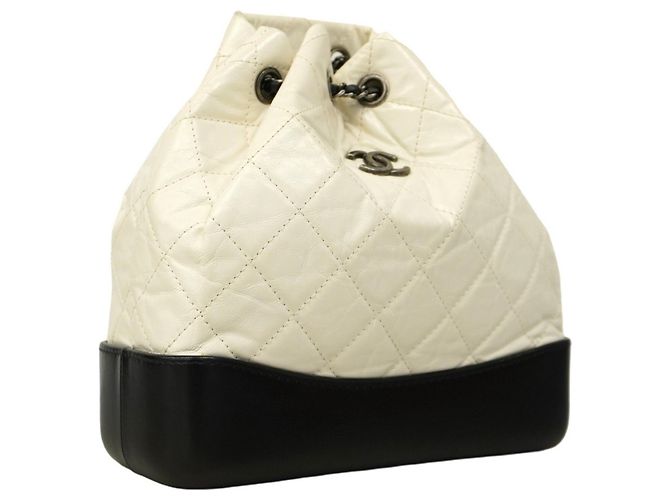 Chanel Matelassé Gabrielle Rindsleder Rucksack Schwarz Weiß - Ansicht 2