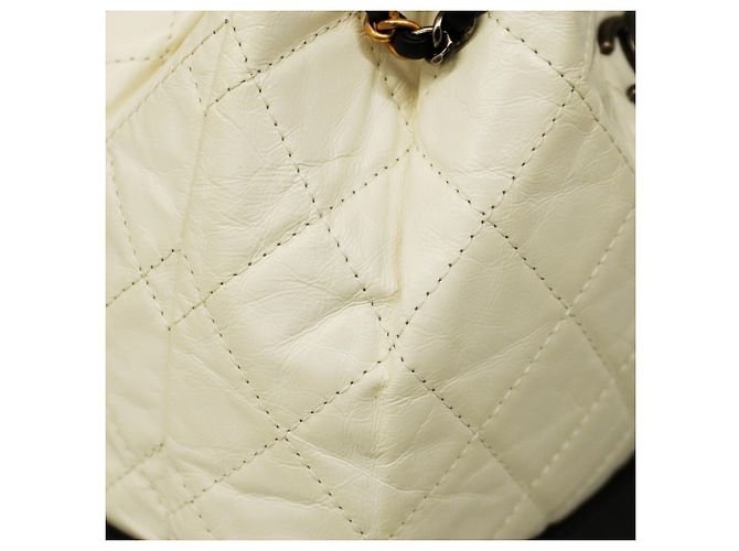 Chanel Matelassé Gabrielle Rindsleder Rucksack Schwarz Weiß - Ansicht 8