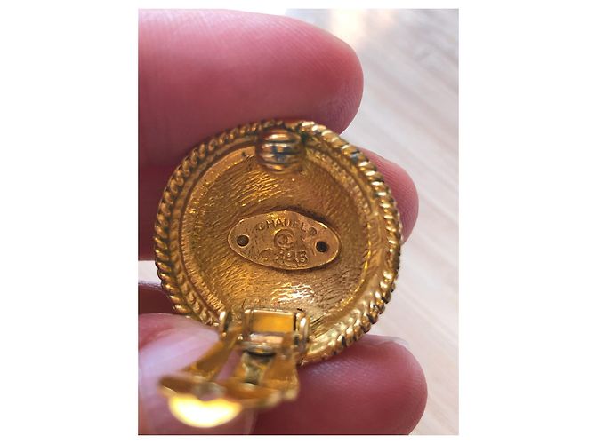 Orecchini Chanel Clip in metallo dorato e vetro D'oro - vista 2