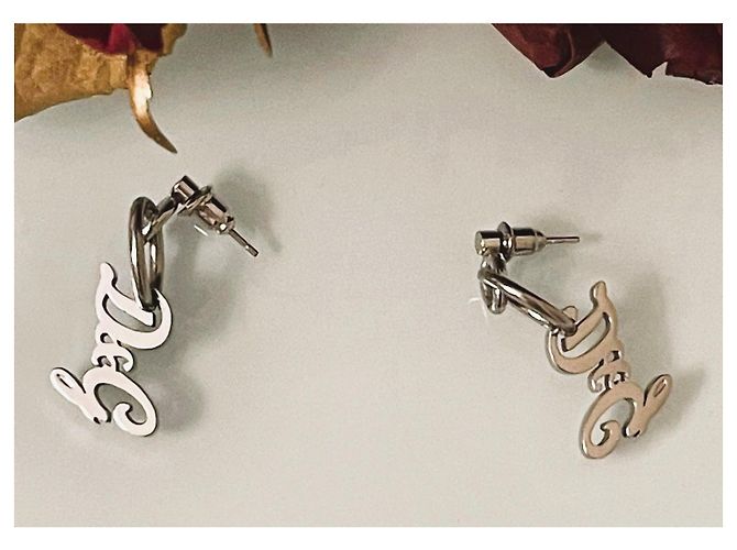Iconici  orecchini DOLCE & GABBANA acciaio argento con pendente logo lettering - vista 10