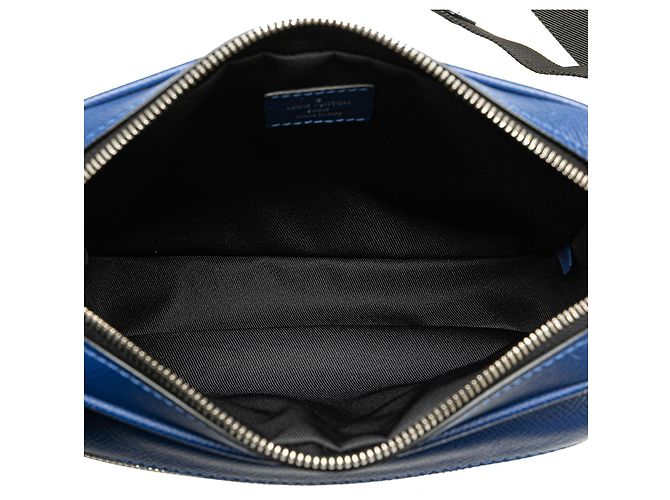 Bumbag esterno Blue Taiga di Louis Vuitton - vista 4