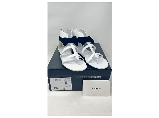 Sandali piatti Chanel in pelle nero e bianco taglia 36 - vista 10