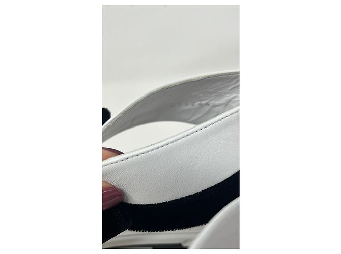 Sandali piatti Chanel in pelle nero e bianco taglia 36 - vista 12